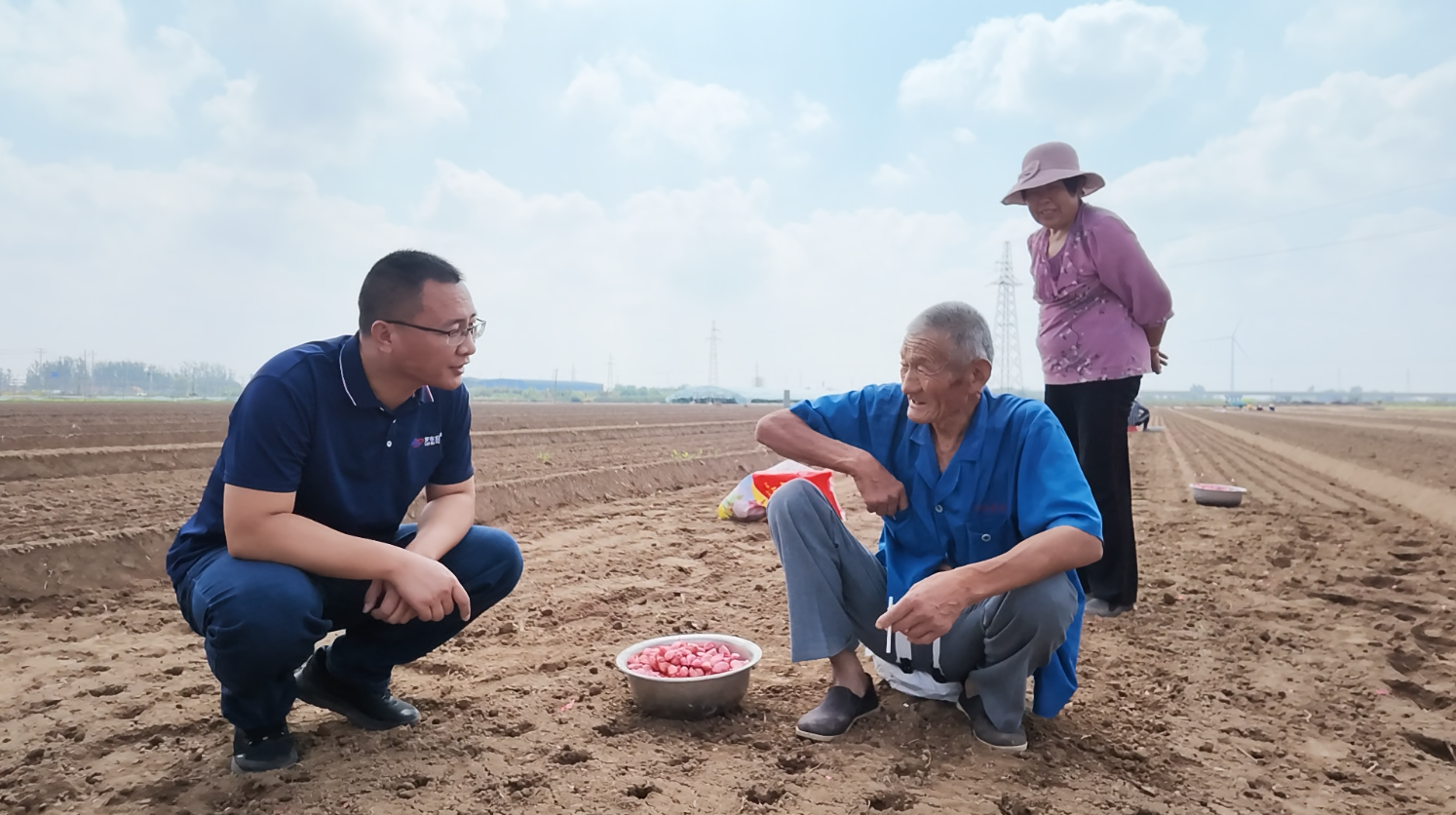 服务下沉田头 护航秋收秋播——北京丰泽晟华团队一线回访纪实